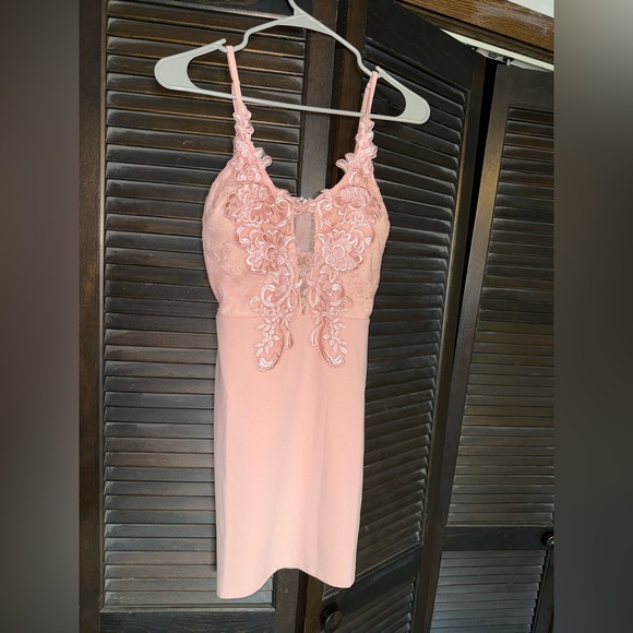 Elegant Pink Lace Dress - Picture 1 of 3